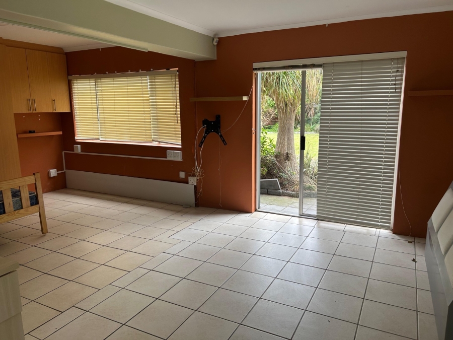 To Let 4 Bedroom Property for Rent in Mill Park Eastern Cape